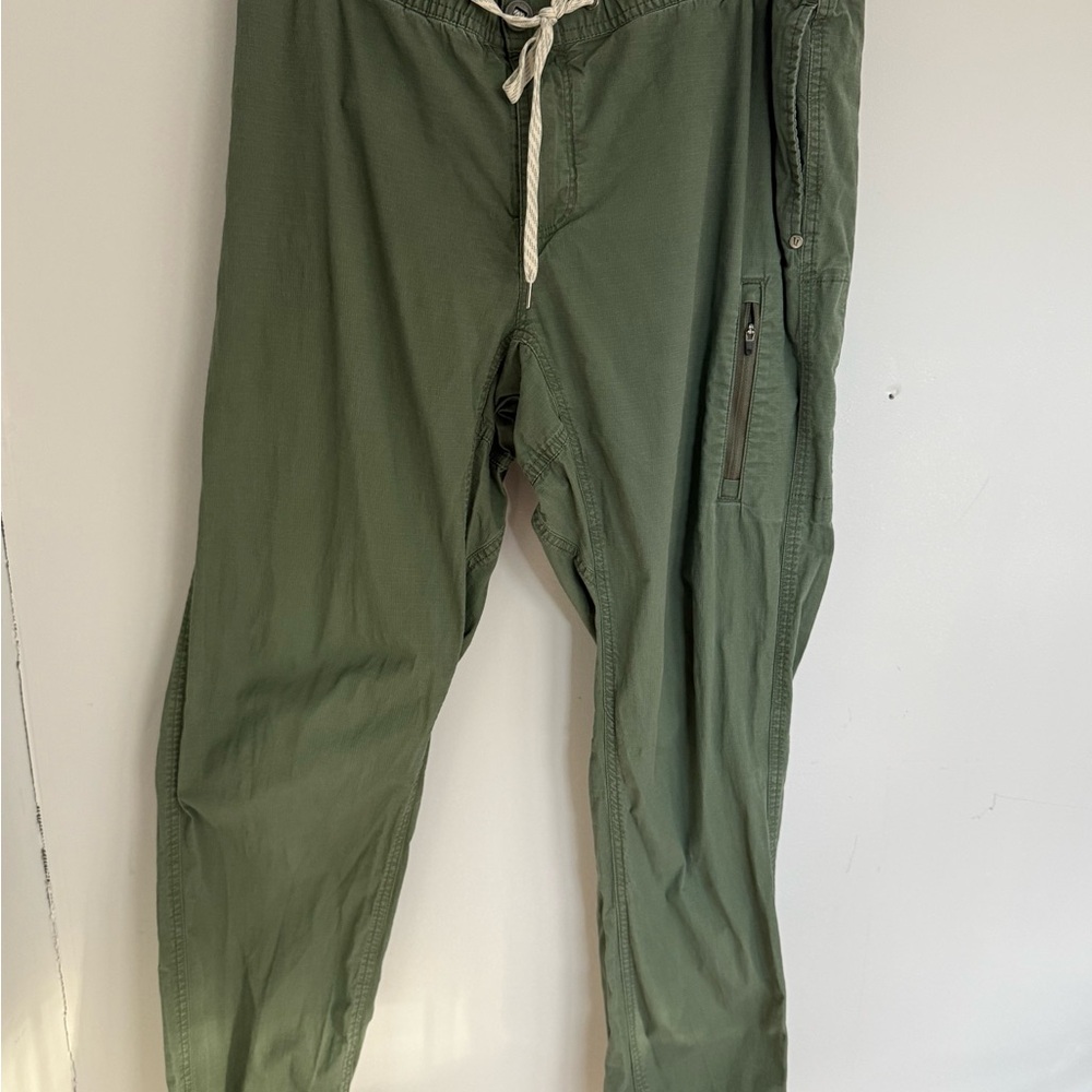 Vuori Men's Olive Cargo Pants